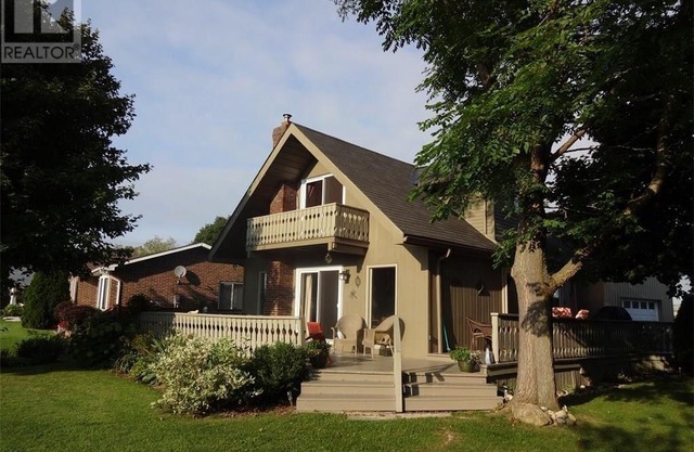 Vista Beach Lake Escape Lake Huron Cottage - 4 bedrooms - sleeps 10