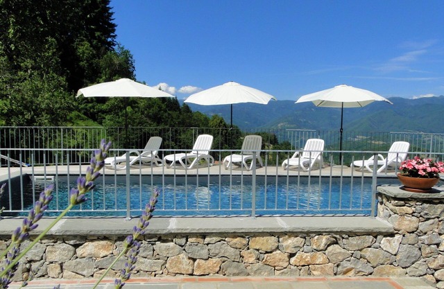 Vista Bellissima! Atemberaubende Aussicht, privater Pool, zu Fuß zum Restaurant, WIFI,