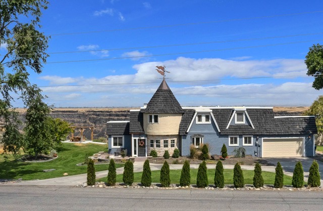 Vista Cliff House, Stunning View from Canyon Rim next to walking/bike trail!