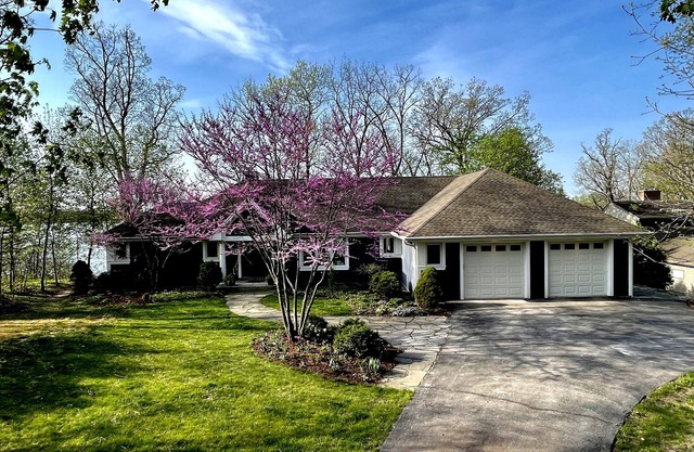 Vista Del Lago Lakefront 4BDR Home