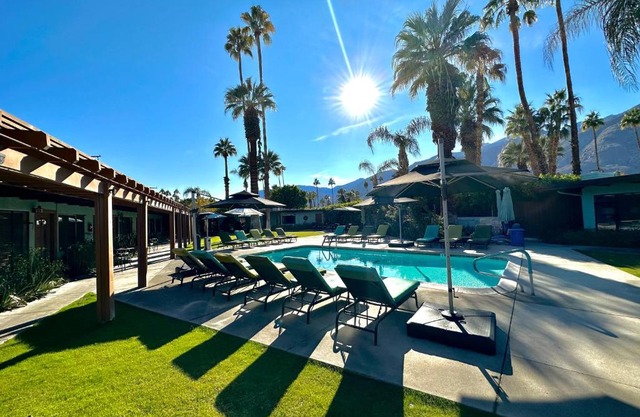 Vista Grande Resort - A Gay Men's Resort