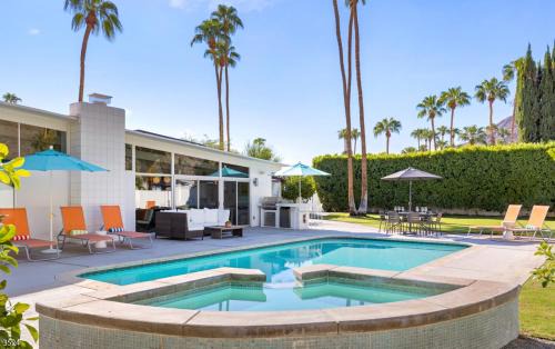 Vista Las Palmas Midcentury