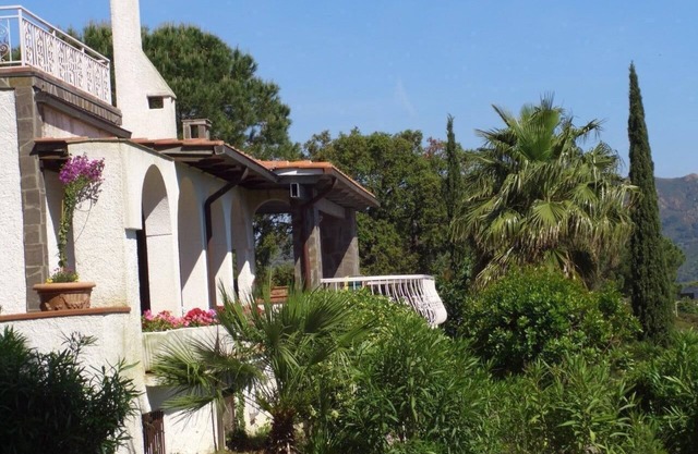Vista Mare mit Privatpool großen 65.000 qm Garten, Meeresblick, Strandnähe.