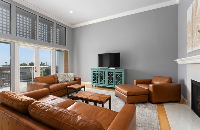 Vista Pacific- Shopping, Restaurants + A/C, Ocean View, Pool
