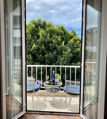 VISTA PLAZA - Exceptional Location