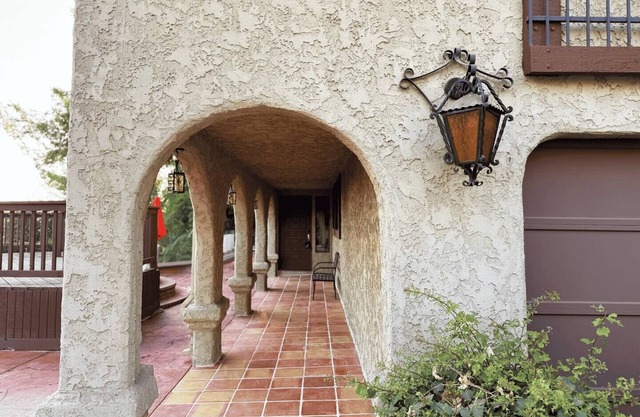 Vista Point Pomona: A Cozy Hilltop Retreat with Spanish Charm