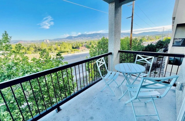 Vista Retreat,10 Min to Convention Center,4TVs