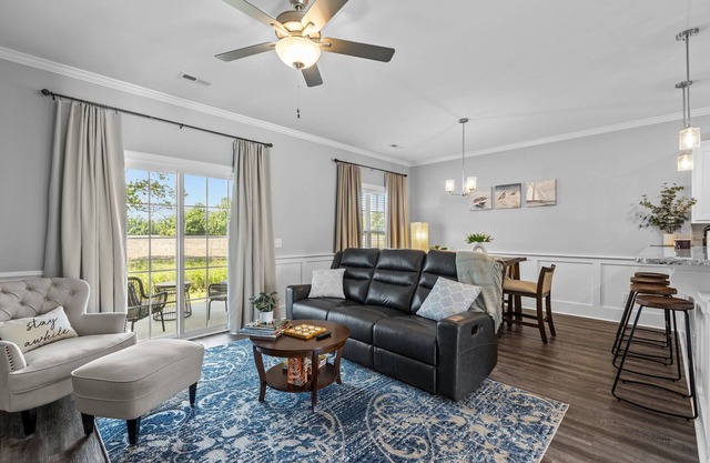 Vistapoint, minutes away from ECU/hospital, restaurants, and city attractions.