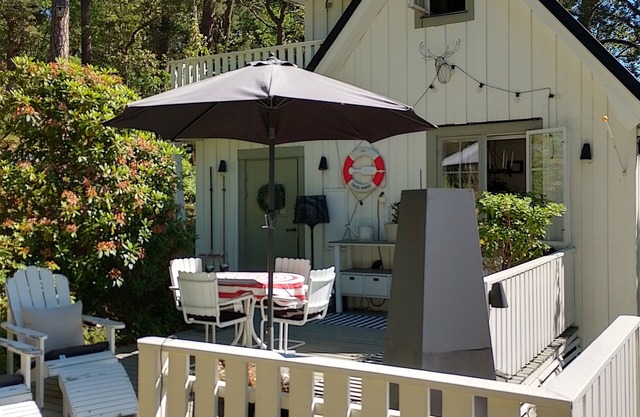 Vita Huset with a view of Lake Mälaren in Södra Ängby