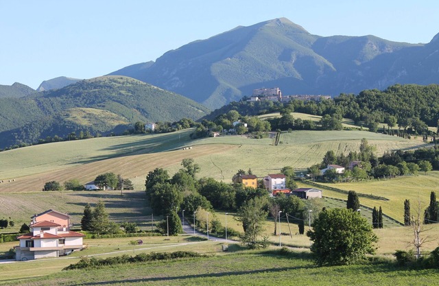 Mansarda Viti - Ansicht von Frontone Castle