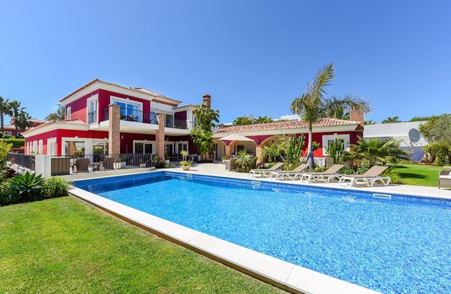 Vivenda Suecia, Luxusvilla, 8 Schlafzimmer, Schlafmöglichkeiten für 20, privater beheizter Pool, Klimaanlage