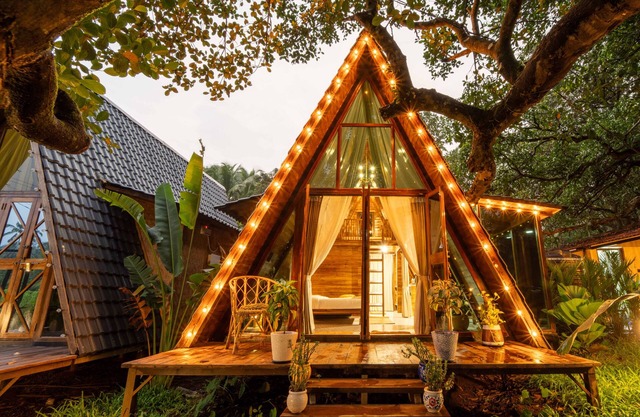 Vrihi Boutique Resort: Nirja: Open-air Hot Tub: Luxury A-Frame: Mandrem Beach