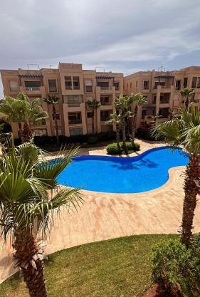 Vue piscine et accès rapide à la plage