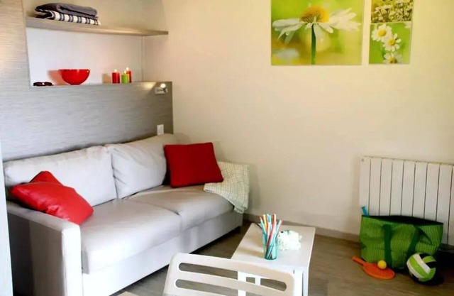 VVF Villages Les Pierres Rouges *** - 2 Zimmer 5 Personen 1 Baby