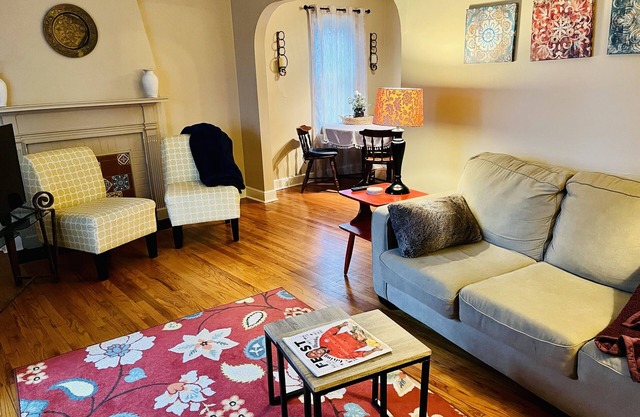 W. Blvd Bungalow-5 min from MU and Downtown