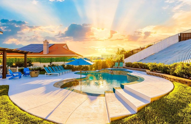 15% Off June 1-15 - Pool, Hot Tub, Pool Table!
