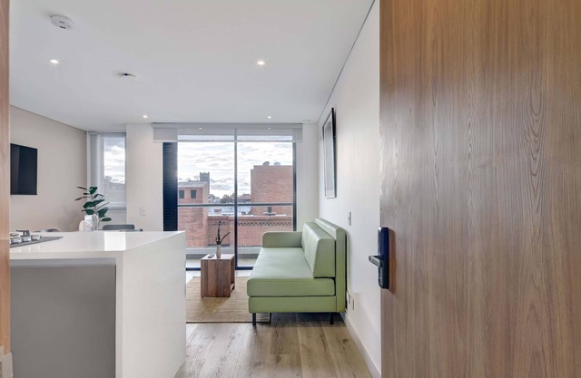 w* | Radiant 2BR w/Balcony in Santa Barbara