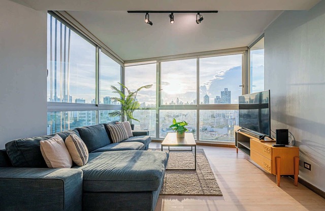 w* | Thrilling 2BR with Perfect City View