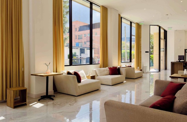 w Trendy Loft w Balcony in Santa Barbara