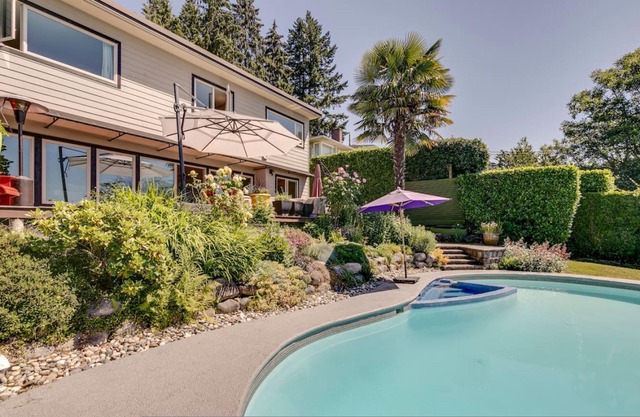 W. Vancouver Vintage Gem