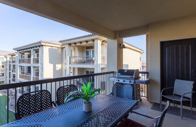 W307 Third Floor 3-bedroom Pool View