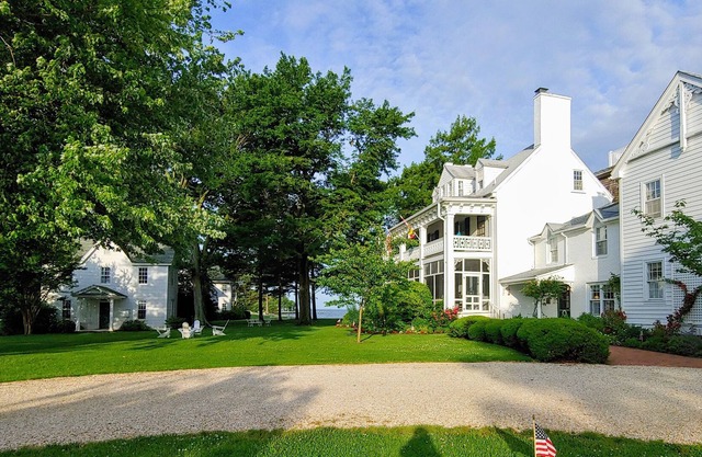 Wades Point Inn
