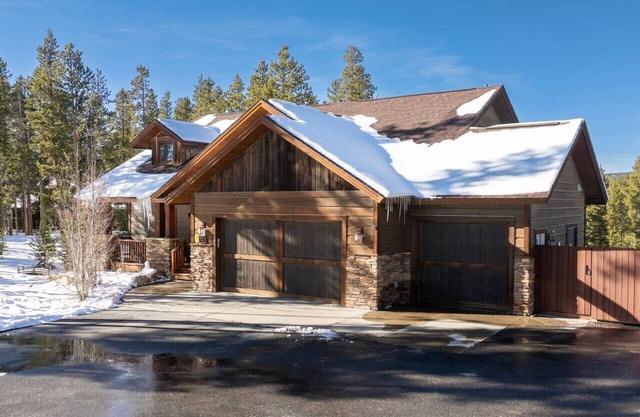 Wagon Ranch Ultimate Retreat | Hot Tub | Families