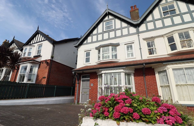 WAGTAILS, pet friendly, country holiday cottage in Sandsend