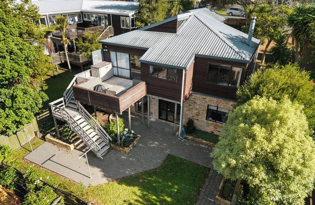 Waiake Family Retreat - Auckland Holiday Home