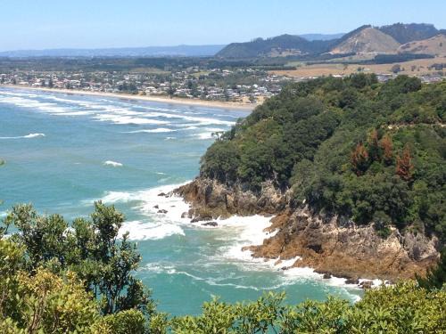 Waihi Beach Getaway-Studio, Ensuite & Private Deck