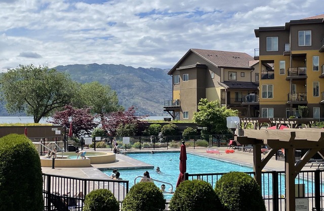 WAKE UP TO THIS! 5⭐️ 3 BDRM WATERFRONT! POOL,HOTTUB, BOAT LIFT AVAIL.