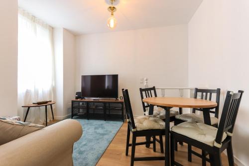 Wal Apartments- 3 bedrooms with parking space