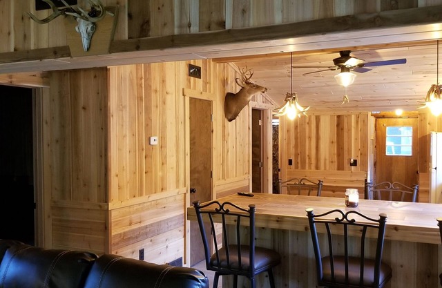 Walhalla Cabin w/hot tub located between Ludington and Baldwin near PM River.