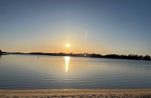Walk 600' to the beach. 3 Bed, 2 Bath home on beautiful Cape Cod in Pocasset, MA