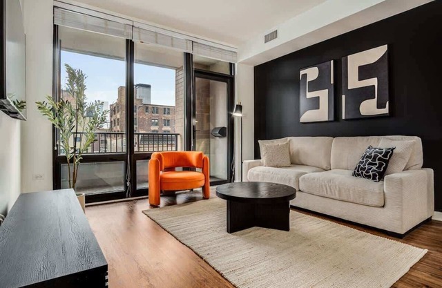 Walk Everywhere! 5 mins to Magnificent Mile, River
