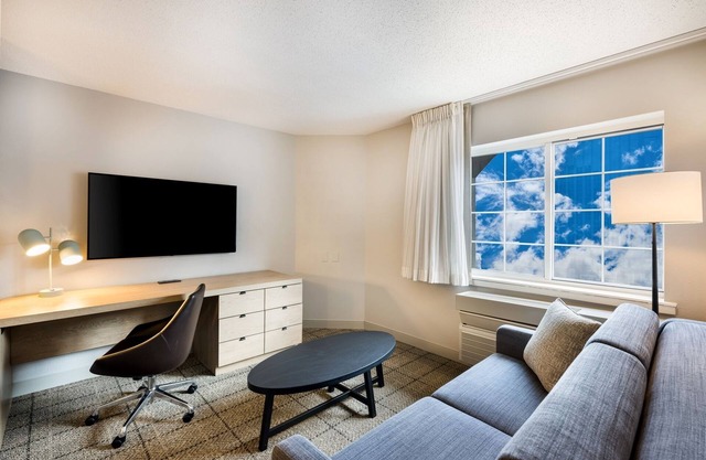 Walk Hudson River Waterfront! Two Elegant Suites, Scenic Views, Free Parking