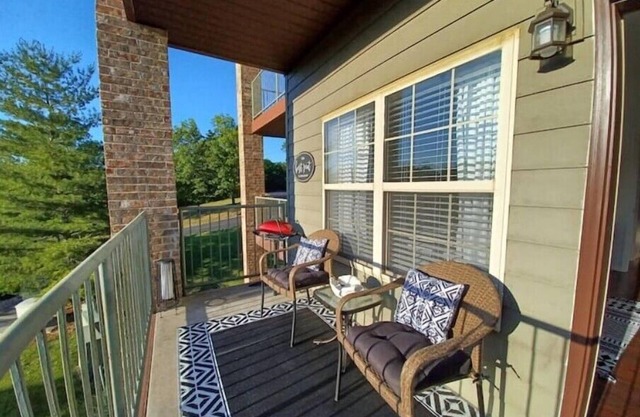 Walk-in 1 bedroom near pool with golf course view