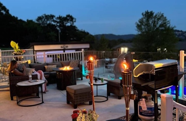 Walk-In 1-Bd Sleeps 6 - Pool, Hot Tub, Game Room!