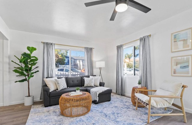 Beachside Bliss: 2BR with Fast WiFi