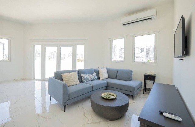 PH In San Juan & Walking Distance To The Beach!