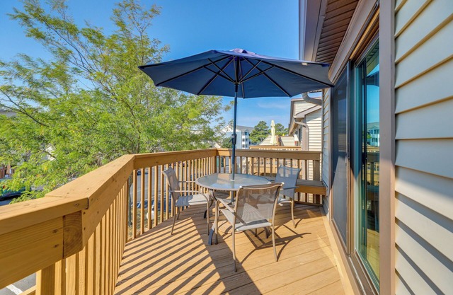 Walk to Beach: Condo w/Pool Access in Ocean City!