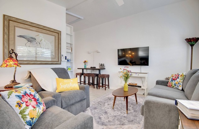 Walk to Beach: Dog-Friendly Gem in Cocoa Beach!