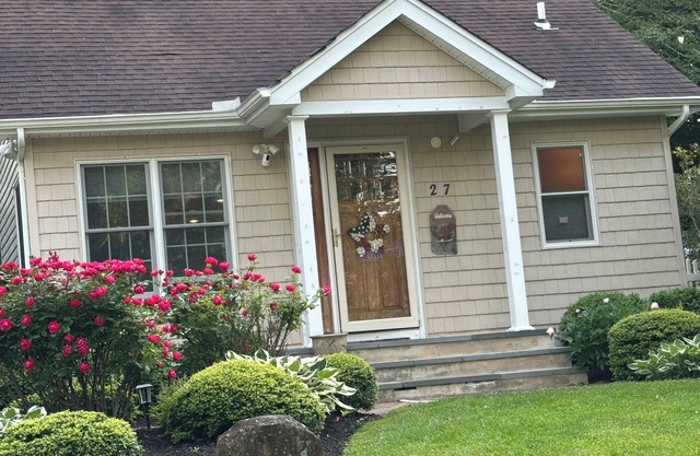 Walk to beach in this charming home with ac and wifi