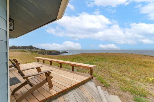 Walk to Beach Luxury Oceanfront Escape in Caspar