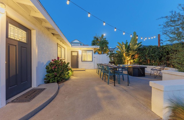 Walk to Beach - Private Yard - Pet Friendly