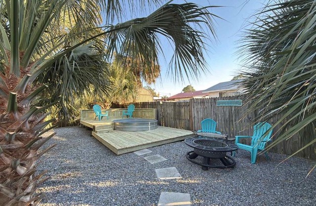 Walk to Beach Restaurants Fire Pit Large Porch