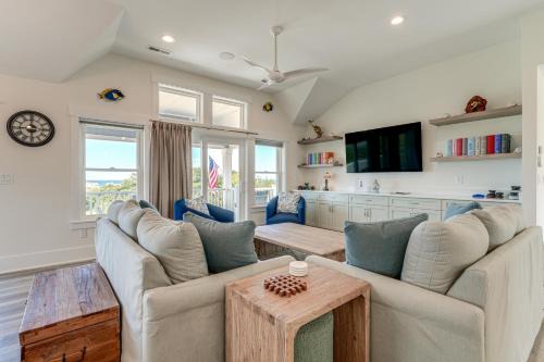 Walk to Beach Southern Shores Retreat with Hot Tub