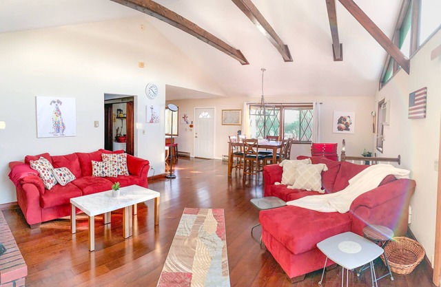 Walk to Beach, Spacious Backyard