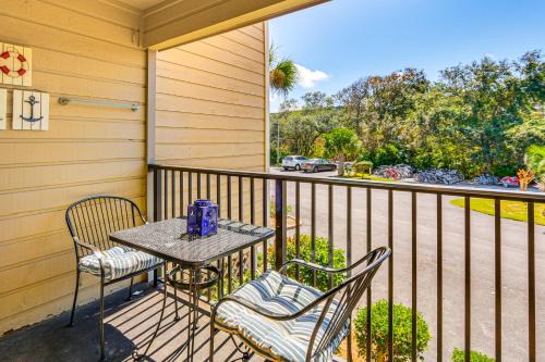 Walk to Beach Resort Perks at Hilton Head Condo!