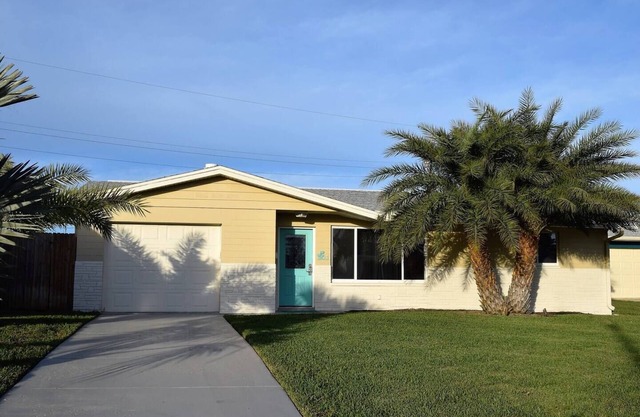 Walk to Beach; Bikes, Paddleboard; What a deal!